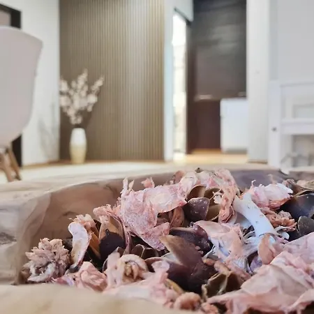 Sweet Home, & Quiet Daire *